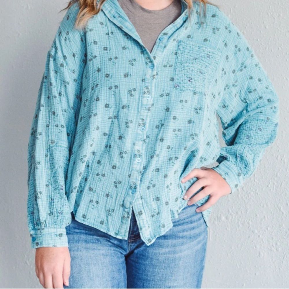 Easel Blue Floral Button-Down Shirt